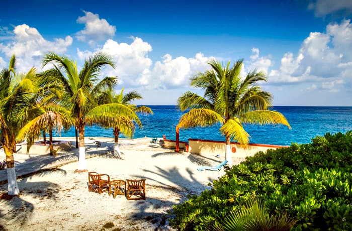 Beach in Cozumel / mikolajn/iStock