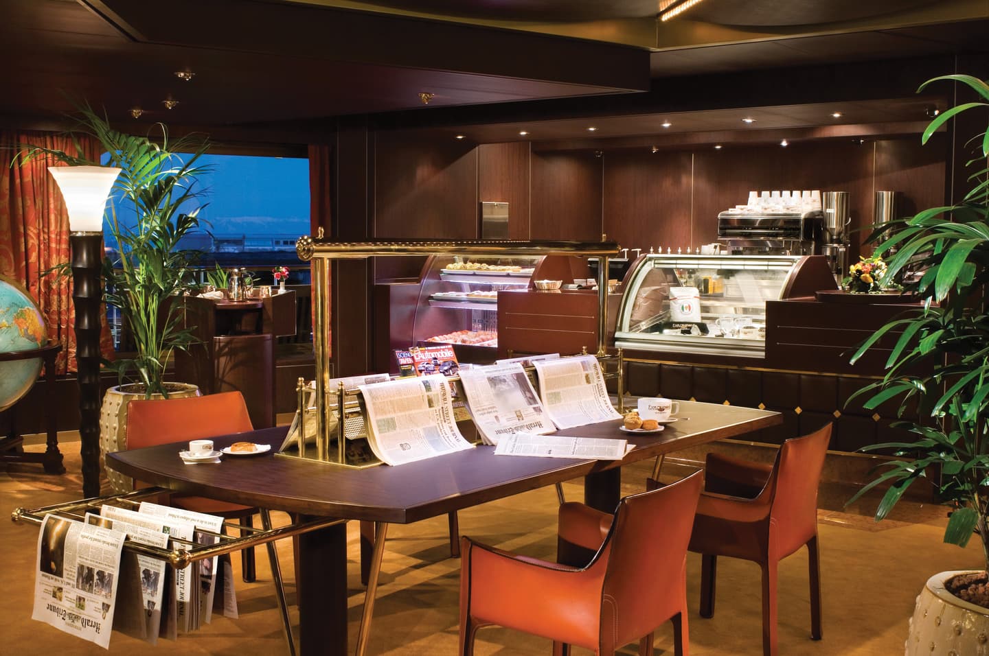 Holland America Line / Michel Verdure