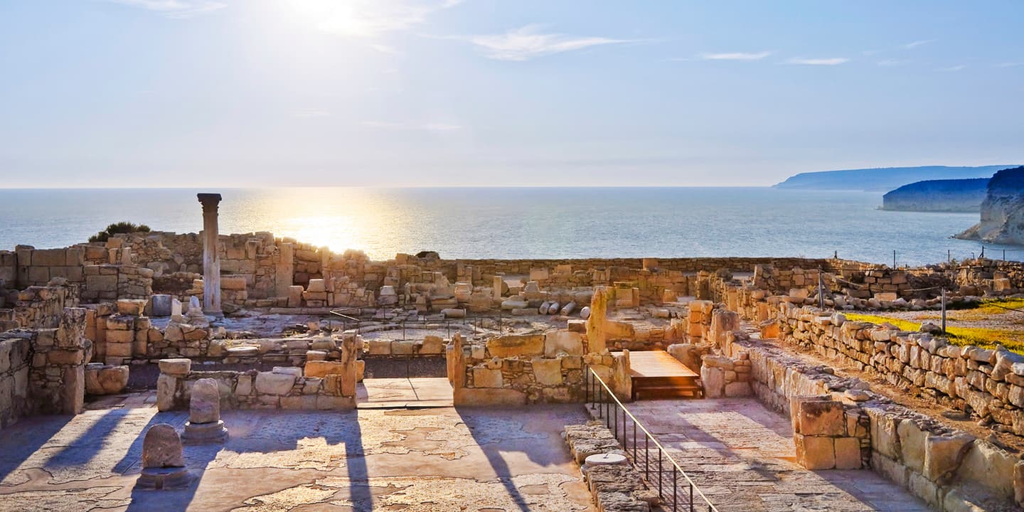 iStock.com / AndrCGS