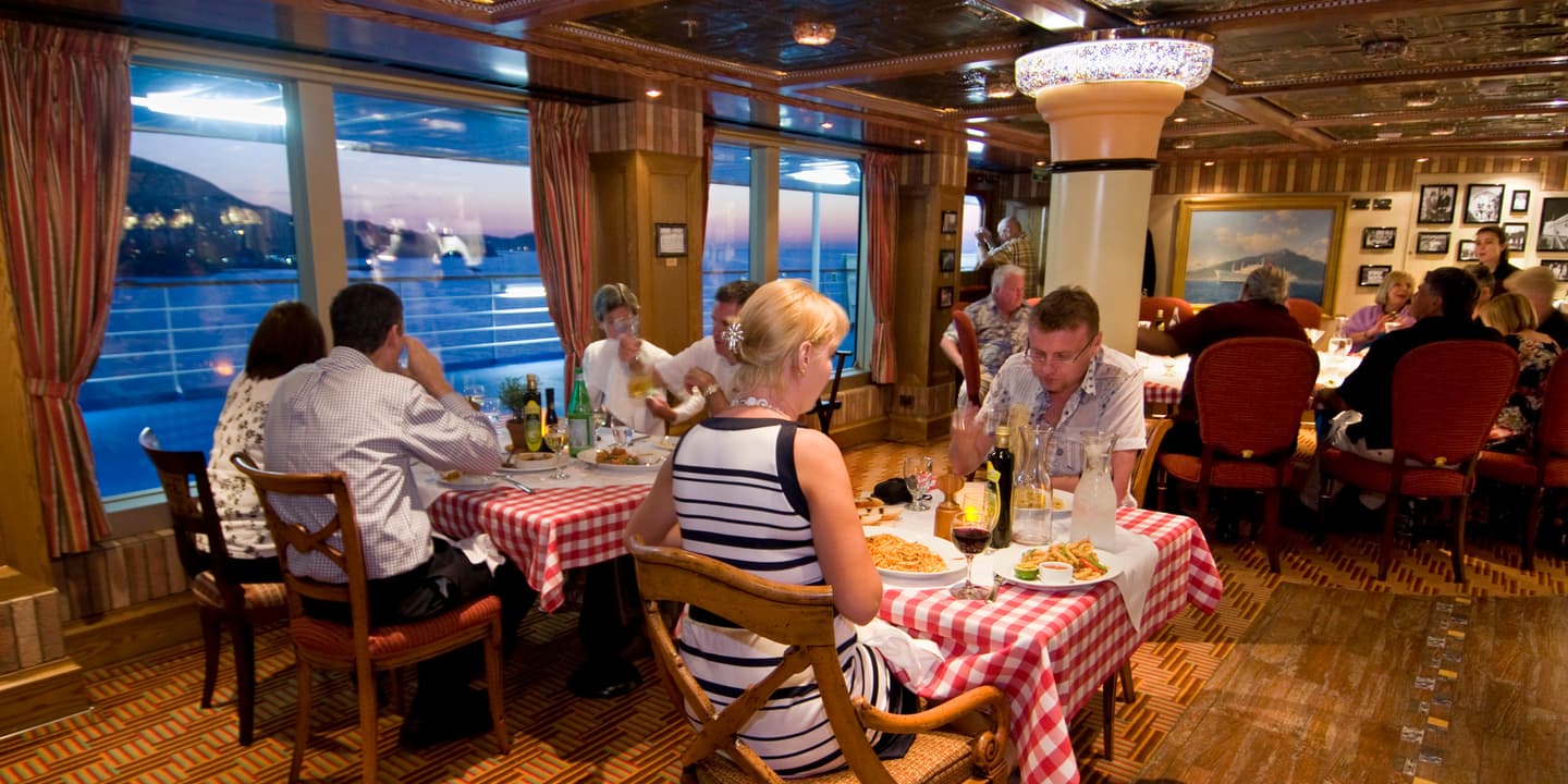 Carnival Cruise Line / Andy Newman