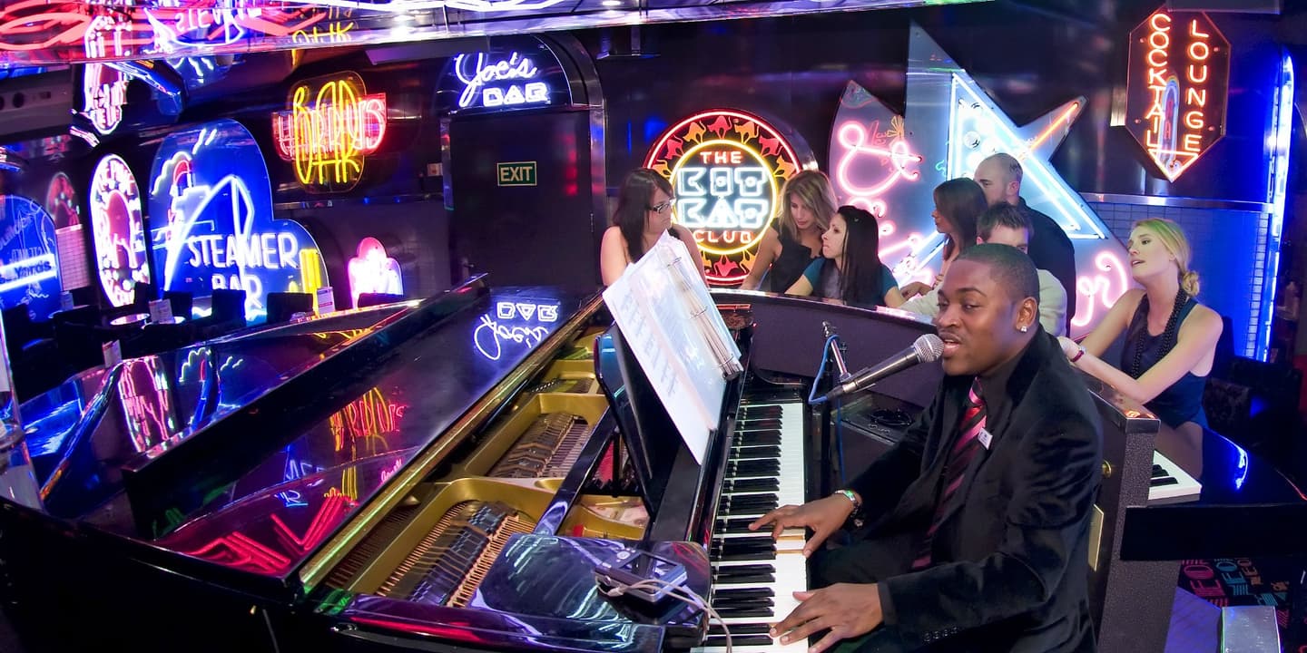 Carnival Cruise Line / Andy Newman