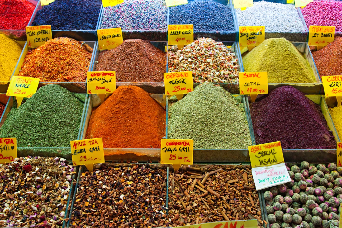 iStock.com / Luciano Mortula