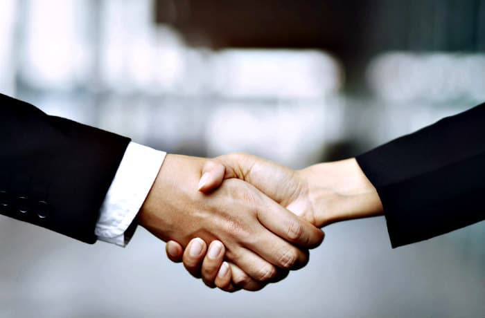 Handshake / Rattankun Thongbun/iStock