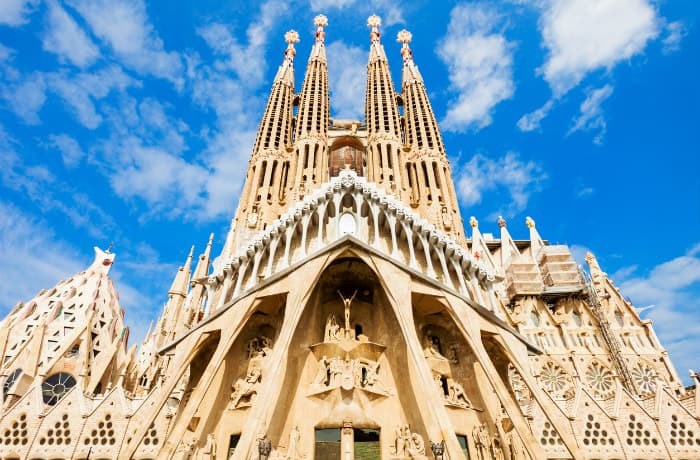 Basilica de la Sagrada Familia  / saiko3p/iStock