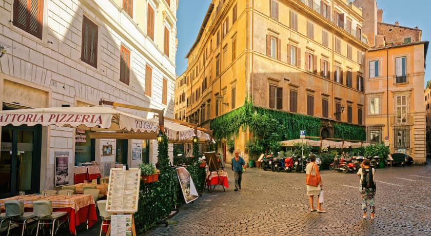 Trattoria in Rome / Roman Babakin/iStock