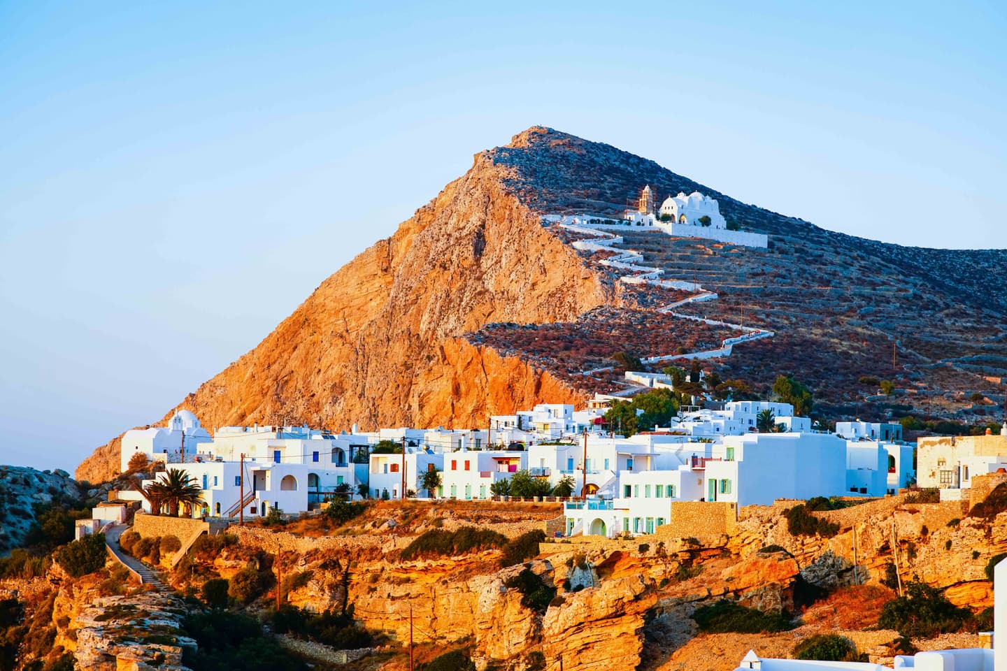 Folegandros-houses-on-hillside