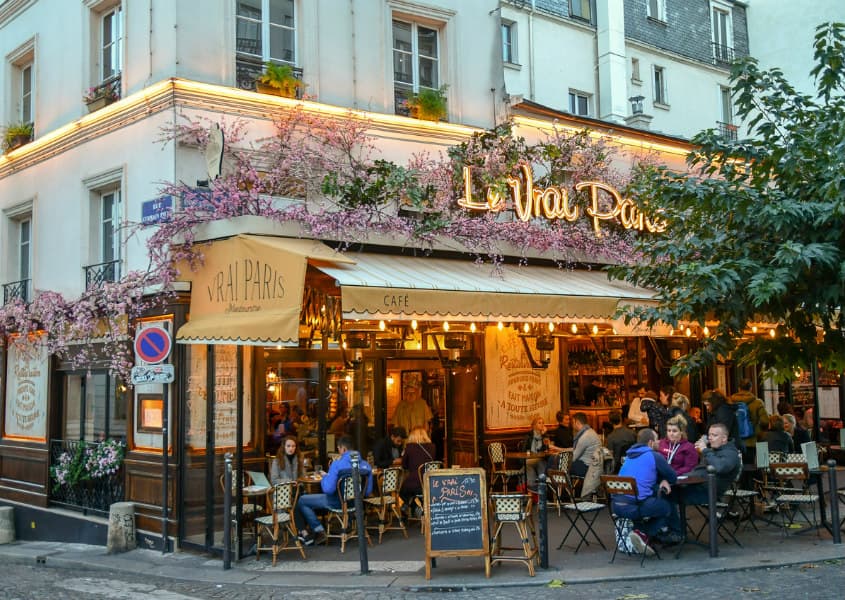 Cafe in Paris / Simona Sirio/iStock