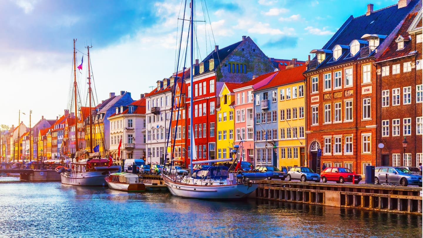 nyhavn-copenhagen-denmark-picture-id901375804-2.jpg