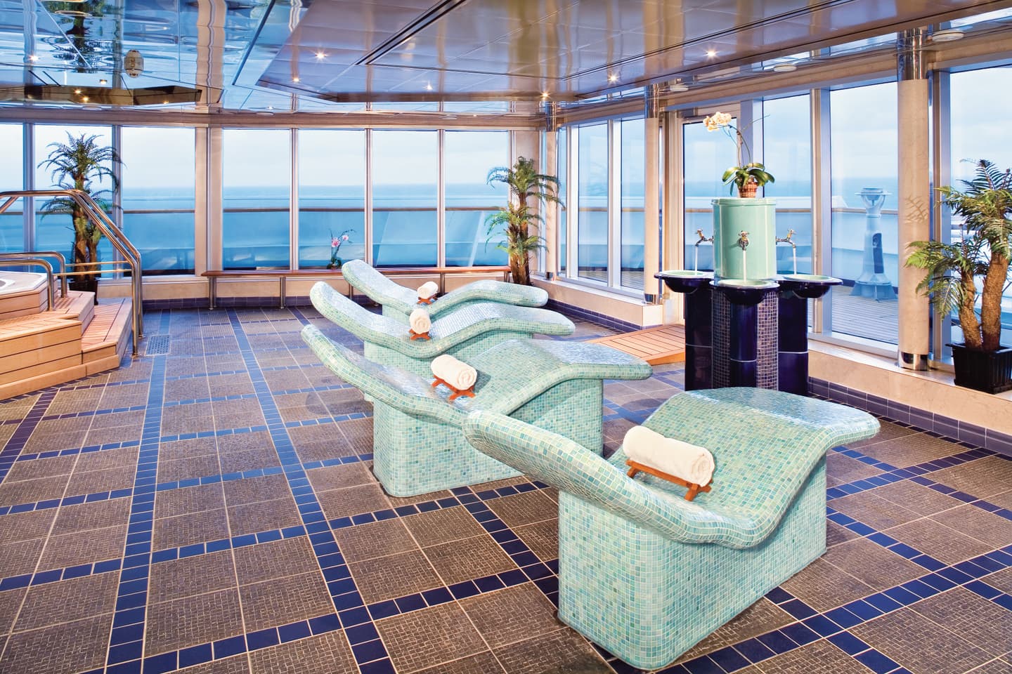 Holland America Line / Michel Verdure