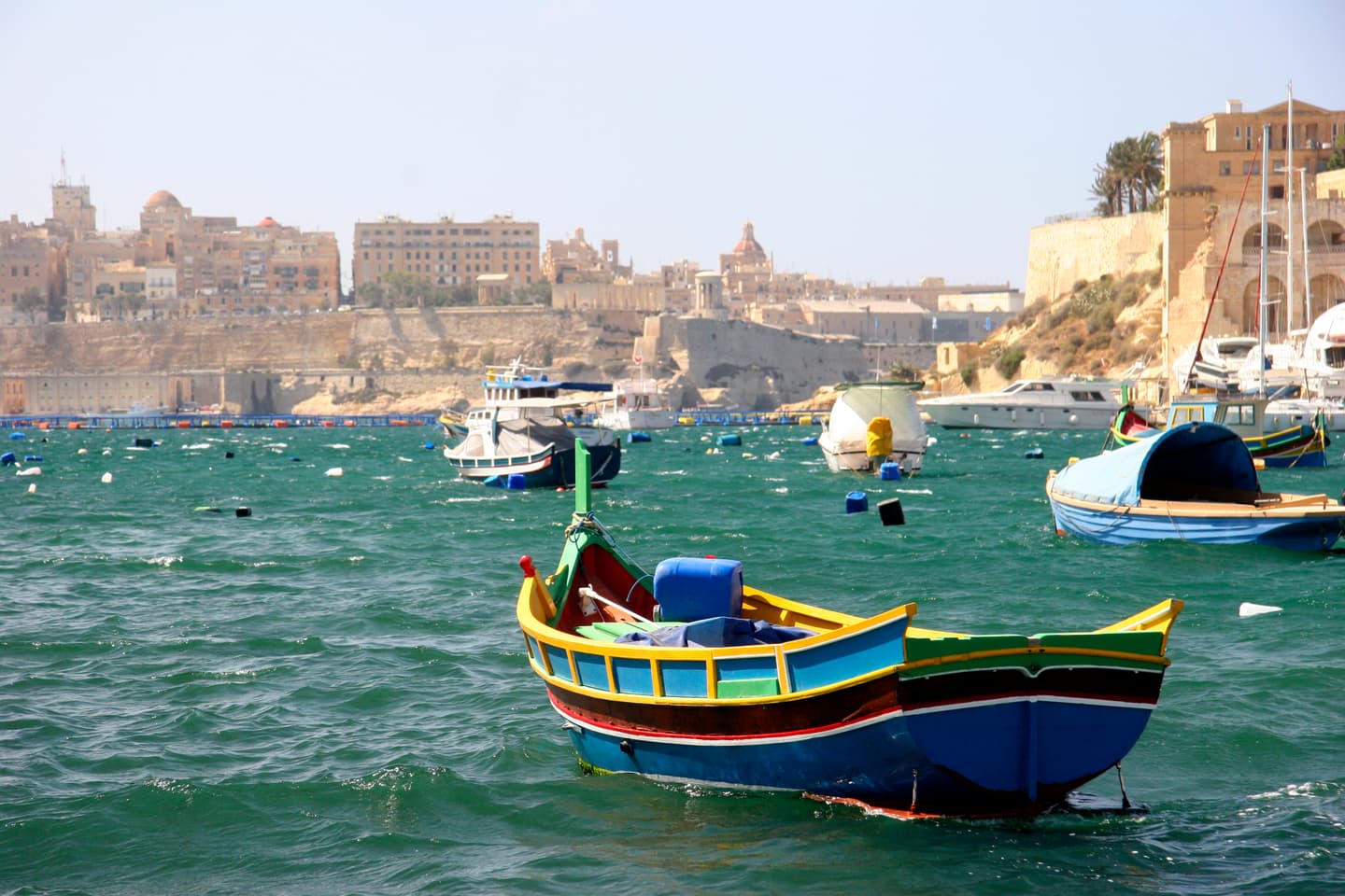 iStock.com / Woolfenden