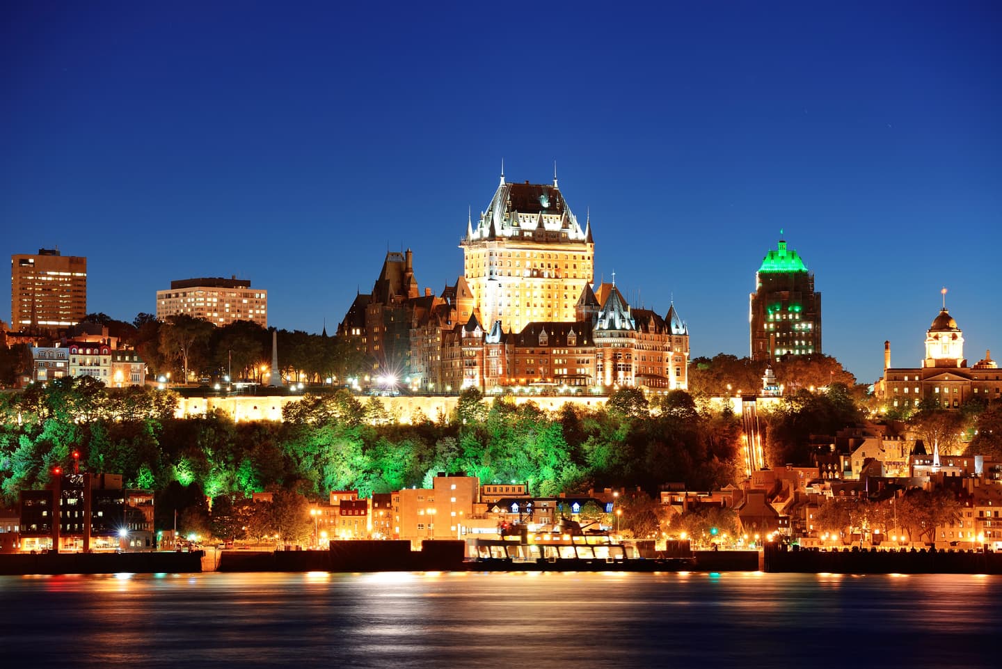 iStock.com / Songquan Deng