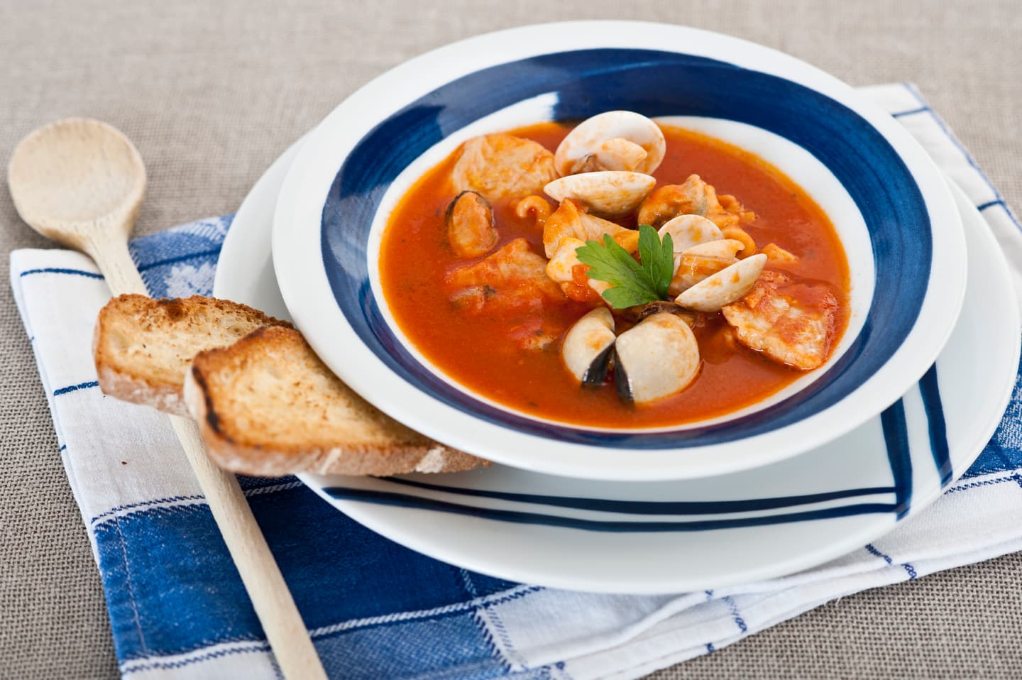 iStock.com / studioraffi