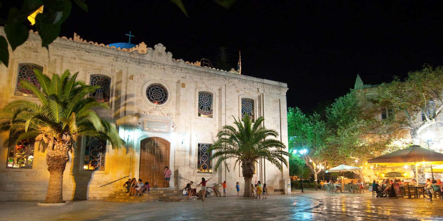 iStock.com / entrechat