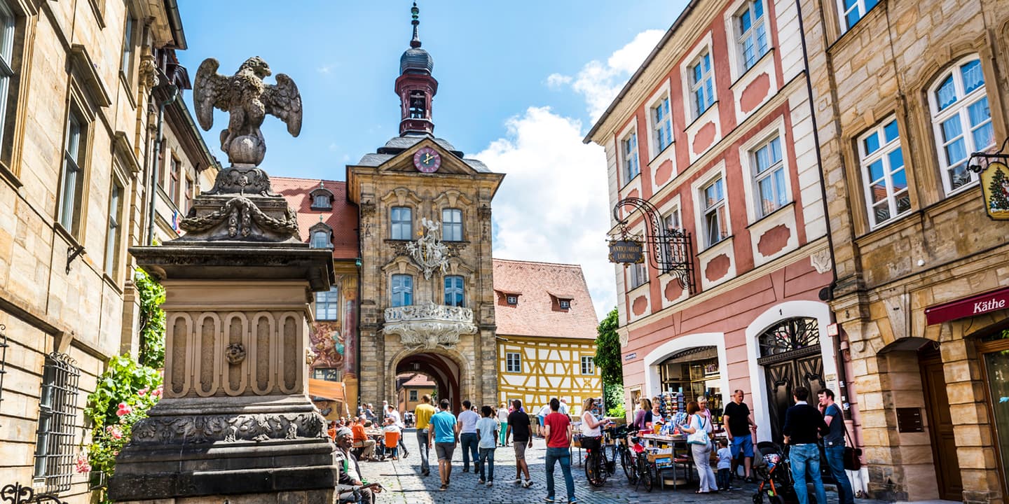 iStock.com / Simon Dannhauer