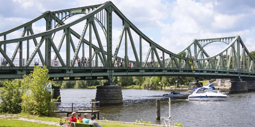 iStock.com / typo-graphics