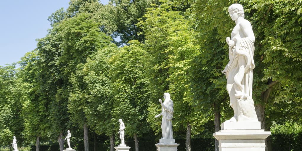 iStock.com / villy_yovcheva