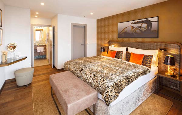 Hotel Eiger Muerren, James Bond Suite / Courtesy of the property